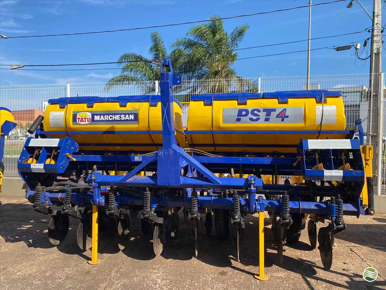 PLANTADEIRA TATU PST 4 Triamaq Tratores UBERLANDIA MINAS GERAIS MG